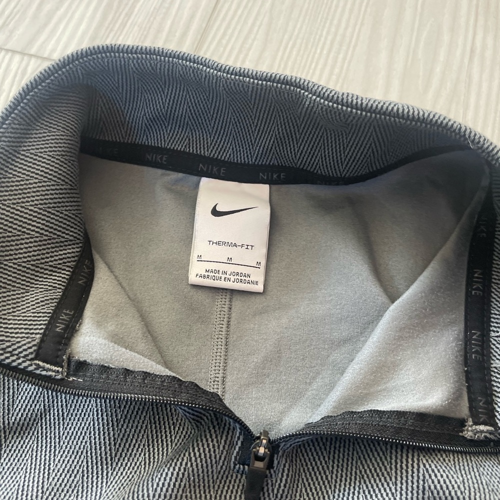 Nike Therma Fit Quarter Zip Gray Long Sleeve Pullover Women’s - Picture 4 of 7